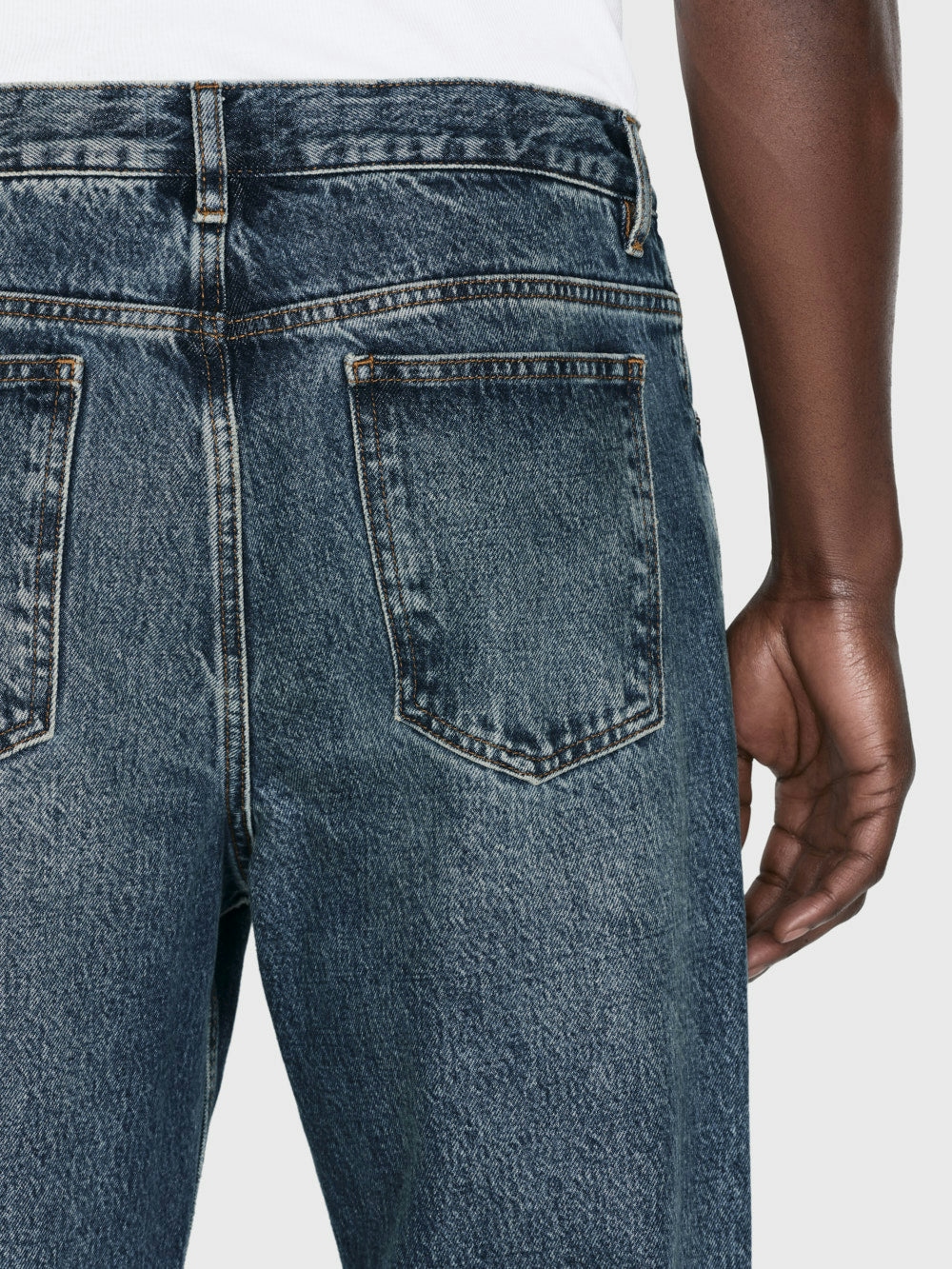 jeans back detail image alt:fit1